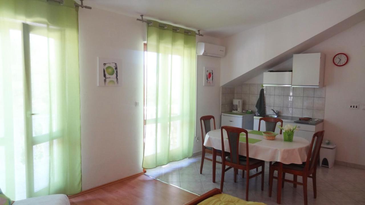 Apartment Cute Near The Sea Slatine