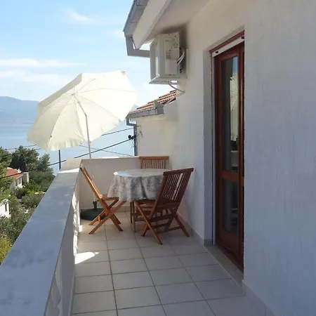 Cute Apartments Near The Sea Slatine Exterior photo