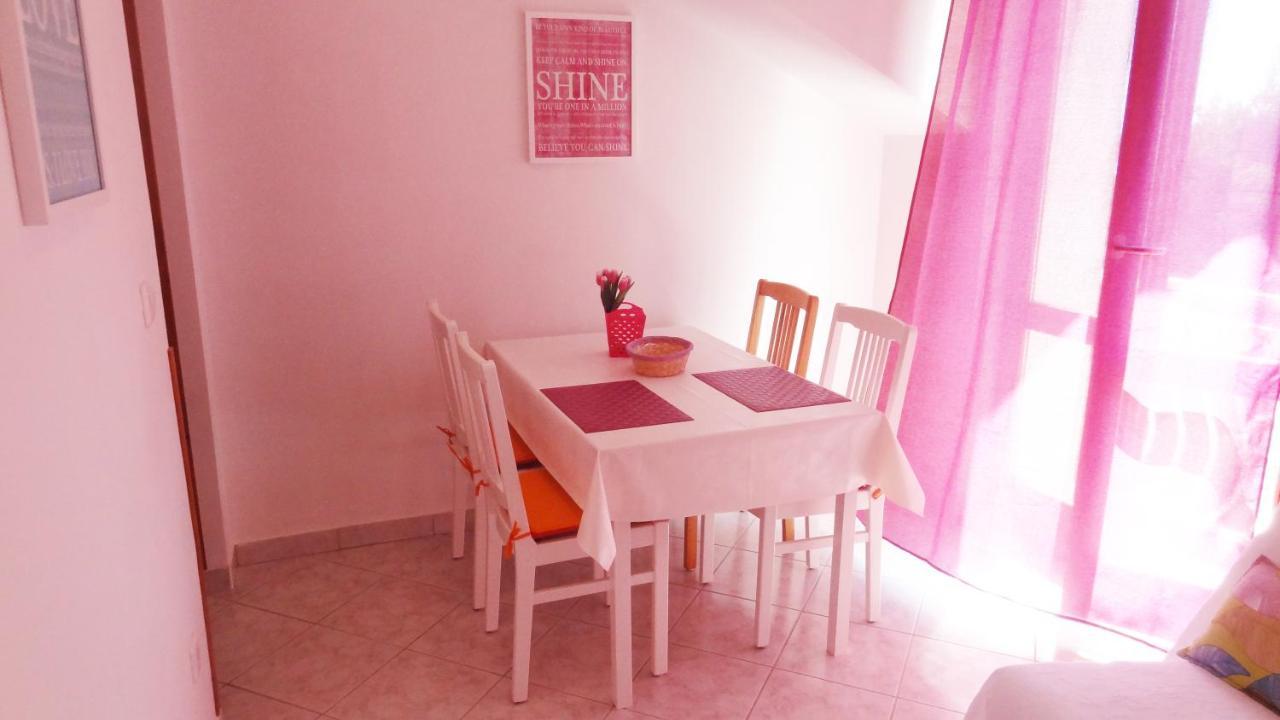 Cute Near The Sea Apartman *