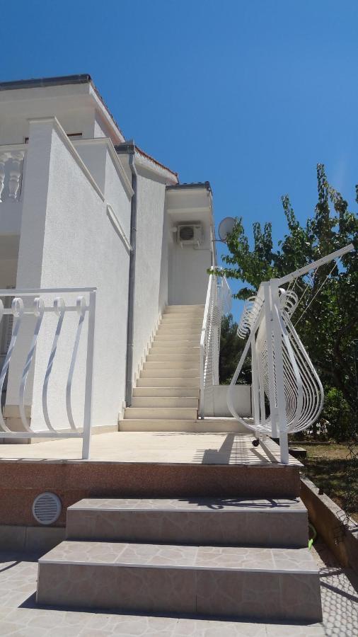 Cute Near The Sea Apartman Slatine