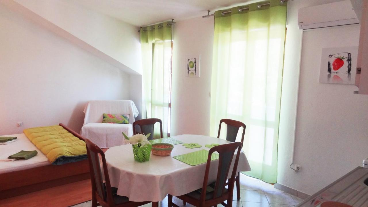 Cute Near The Sea Apartman Slatine